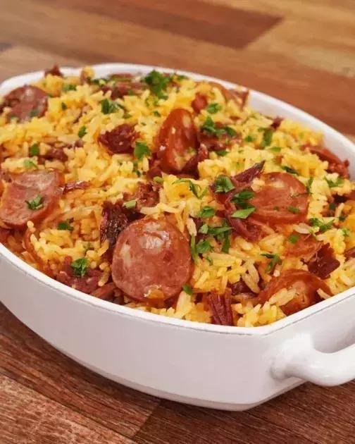 como fazer um delicioso arroz com carne e linguica
