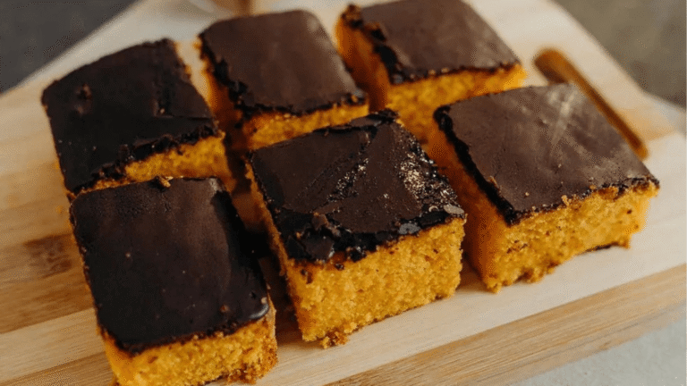 Bolo de cenoura com cobertura de chocolate que todo mundo vai querer repetir